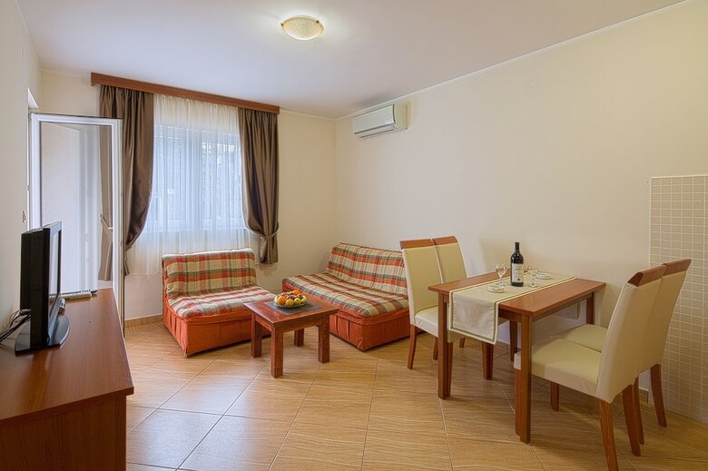 Apartments Holiday