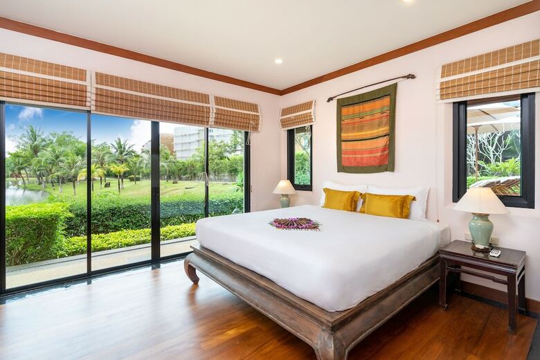 Nai Harn Baan-bua Villas