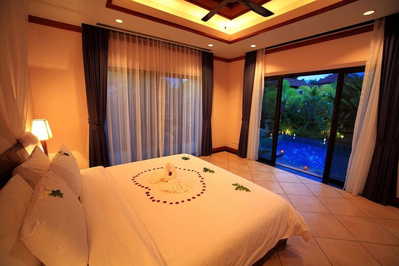 Nai Harn Baan-bua Villas