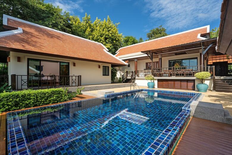 Nai Harn Baan-bua Villas