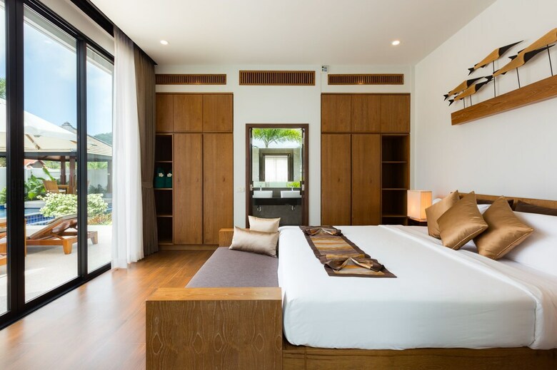 Nai Harn Baan-bua Villas