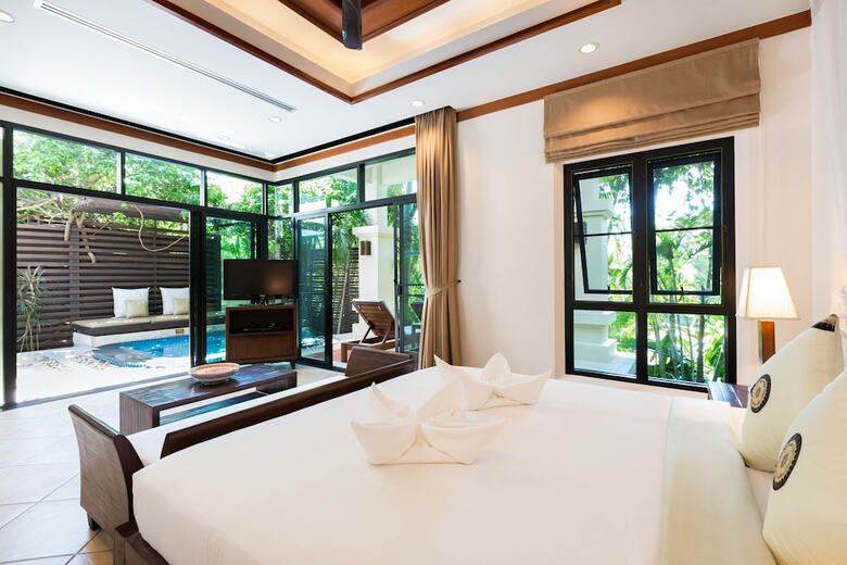 Nai Harn Baan-bua Villas