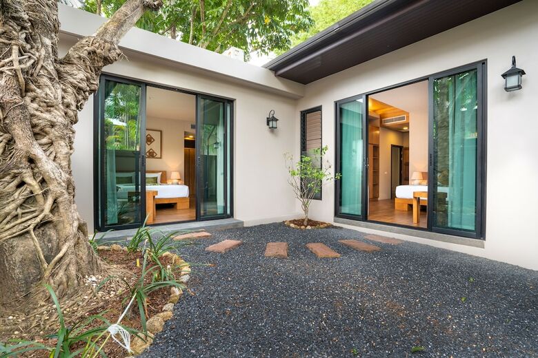 Nai Harn Baan-bua Villas