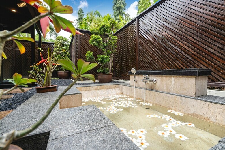 Nai Harn Baan-bua Villas