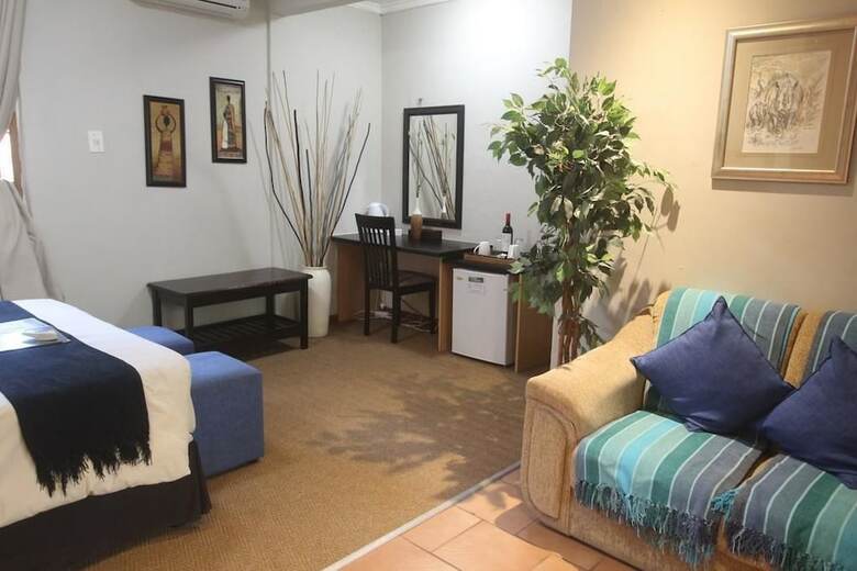 Hotel Rhino Coast Guest House