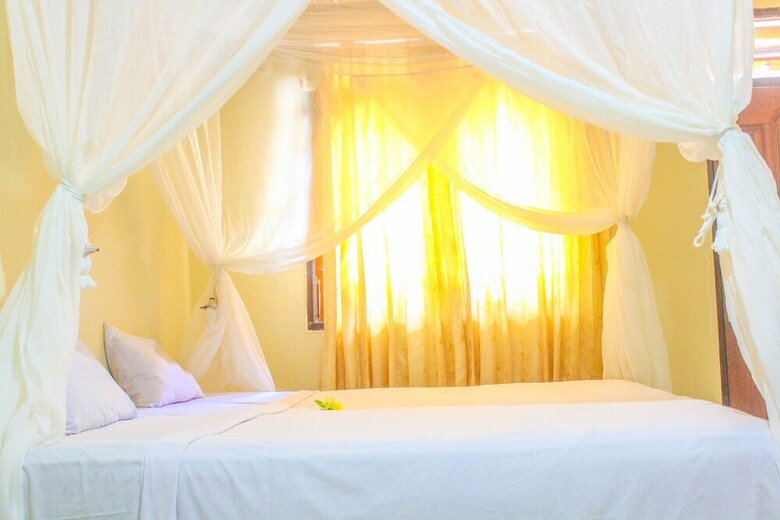 Hotel Lolo Beach Inn