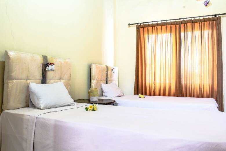 Hotel Lolo Beach Inn