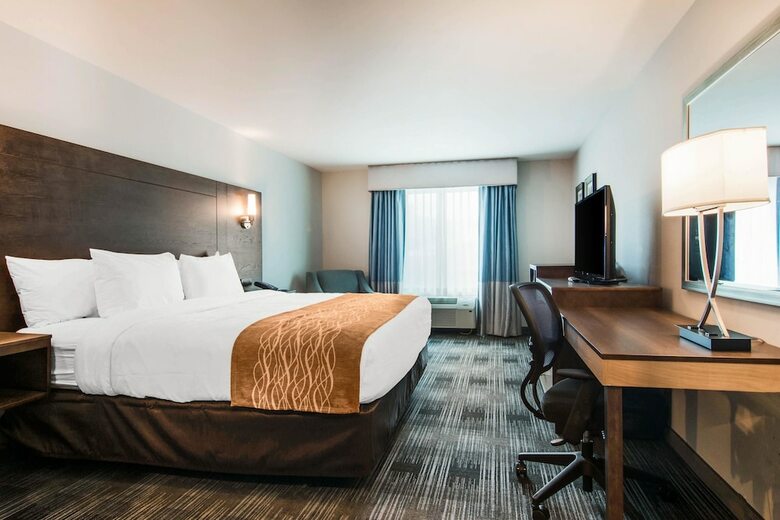 Hotel Comfort Inn & Suites