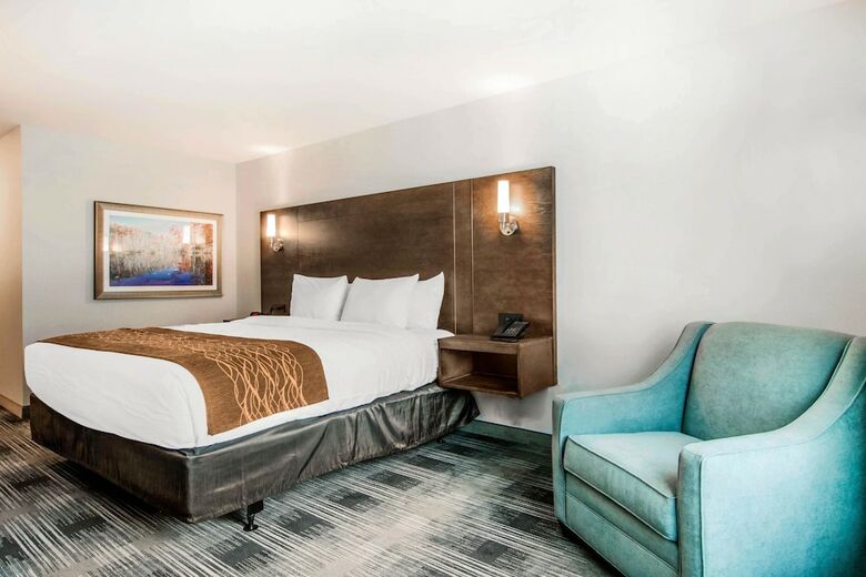 Hotel Comfort Inn & Suites
