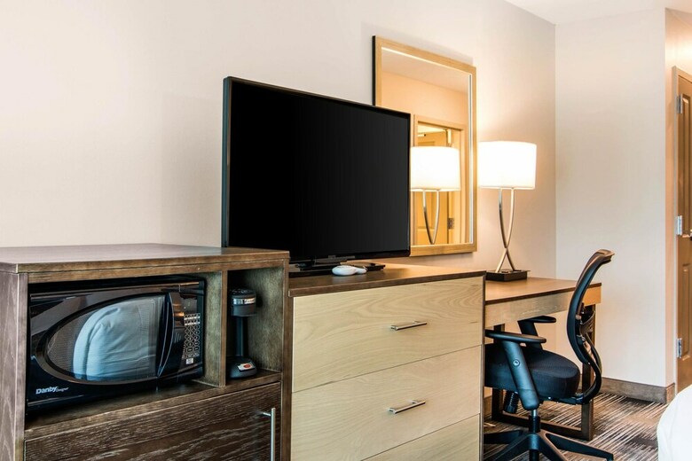 Hotel Comfort Inn & Suites