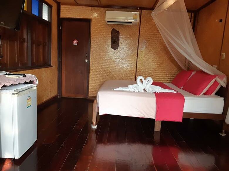 Hotel Baan Chompoo Homestay