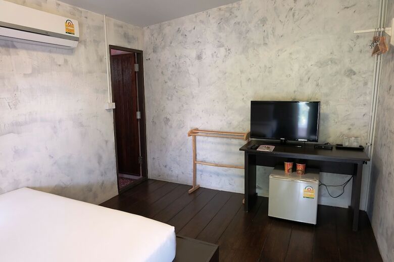 Hotel Baan Chompoo Homestay