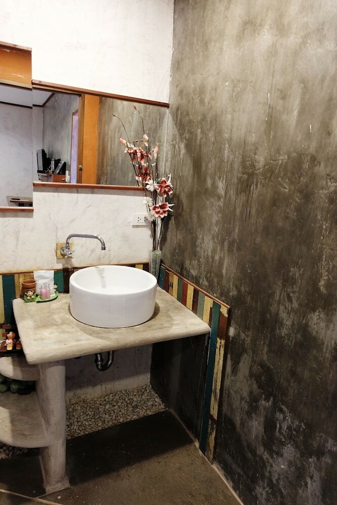 Hotel Baan Chompoo Homestay