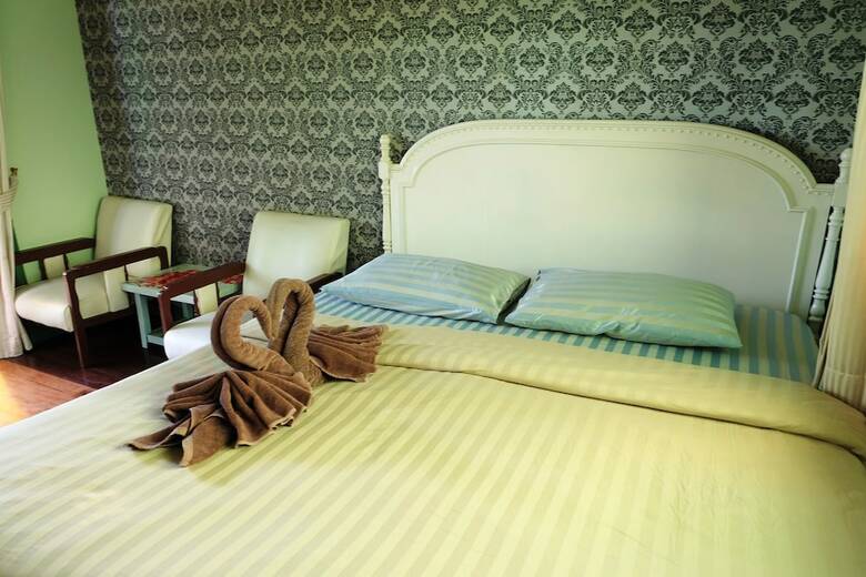 Hotel Baanrak Amphawa Homestay