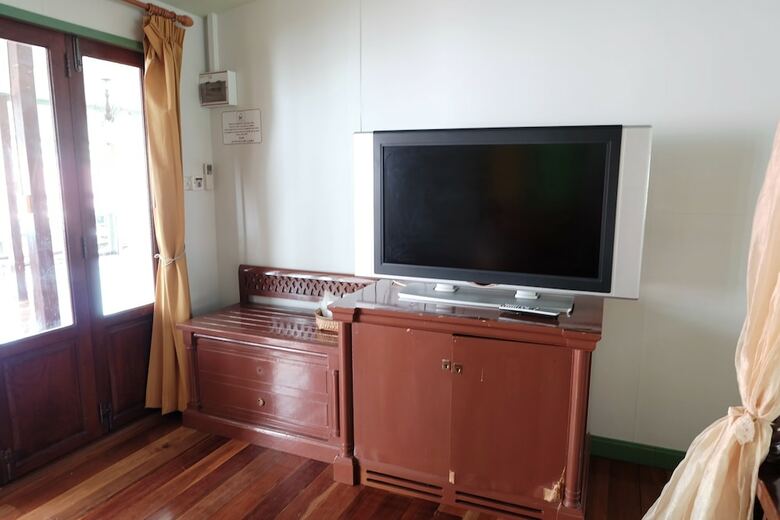 Hotel Baanrak Amphawa Homestay