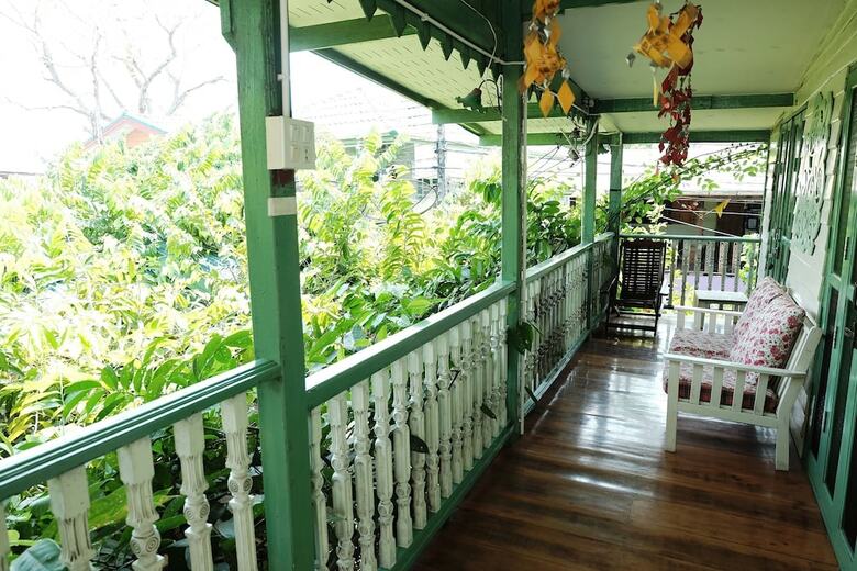 Hotel Baanrak Amphawa Homestay
