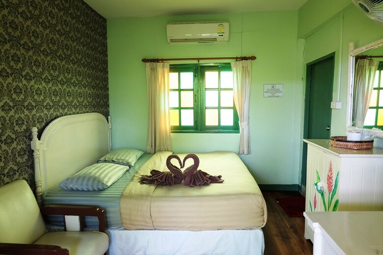 Hotel Baanrak Amphawa Homestay