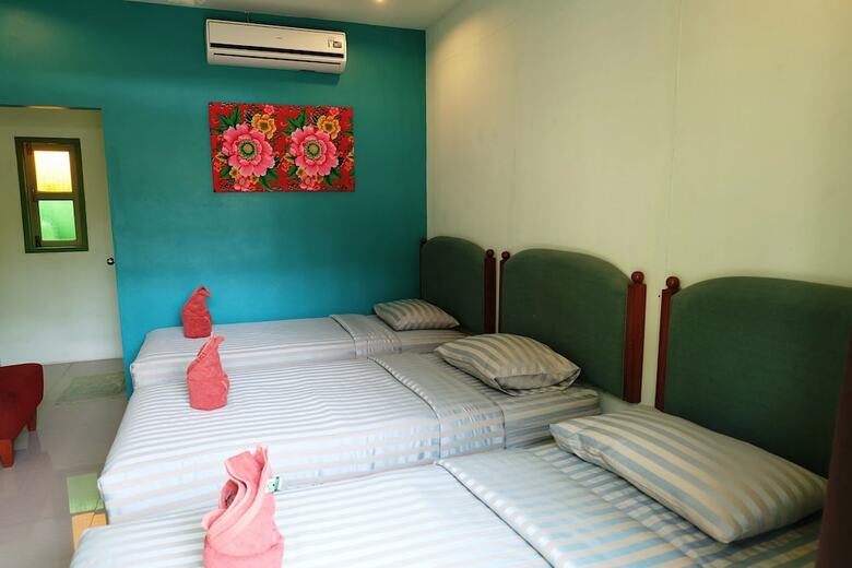 Hotel Baanrak Amphawa Homestay