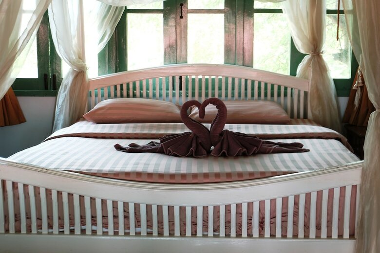 Hotel Baanrak Amphawa Homestay