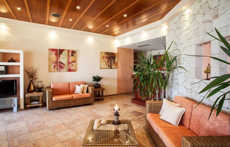 Aparthotel Paralio Hotel