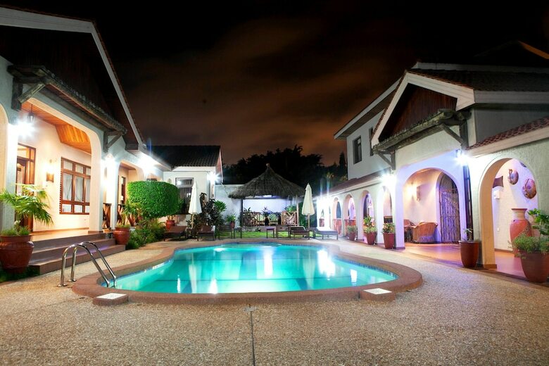 Posada Mahogany Lodge & Annex