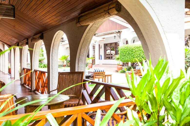 Posada Mahogany Lodge & Annex