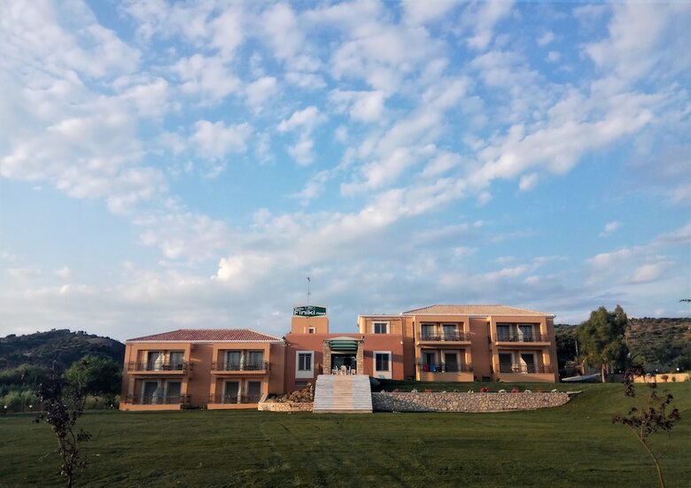 Hotel Finiki Plaza