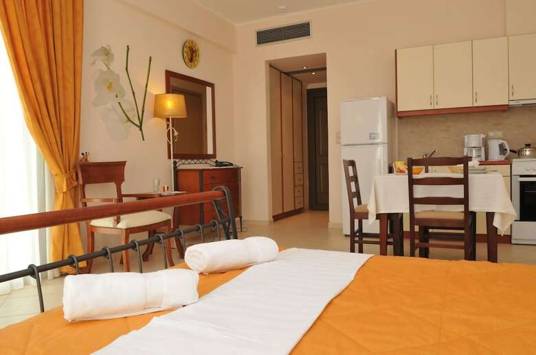 Hotel Finiki Plaza