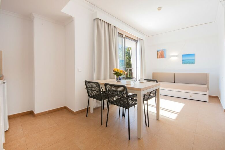 Hotel Playa Mondrag�