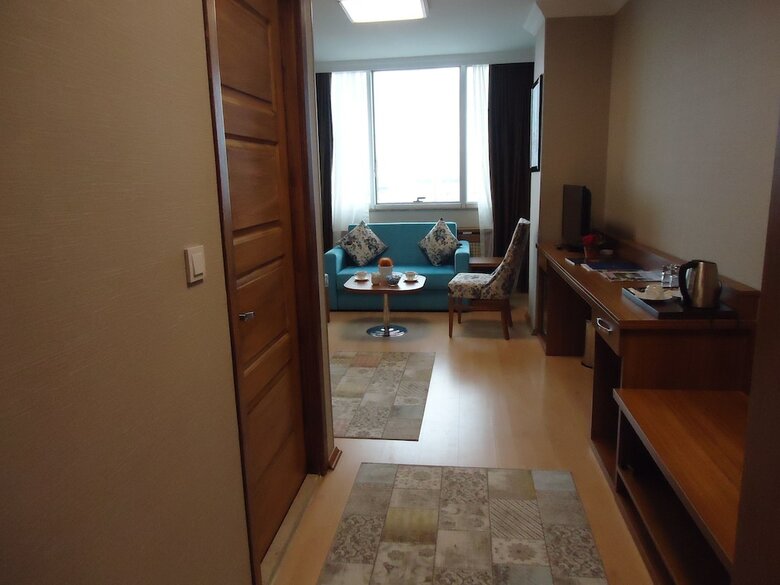 Golden Lounge Hotel