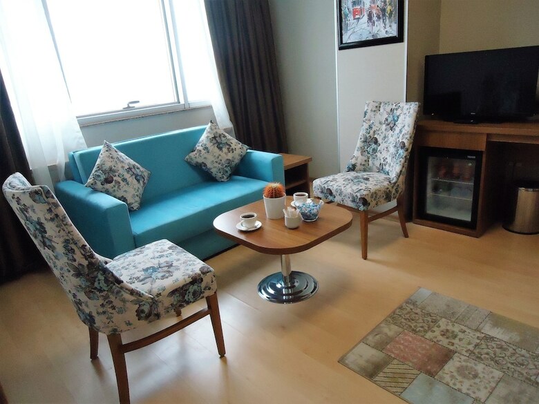 Golden Lounge Hotel