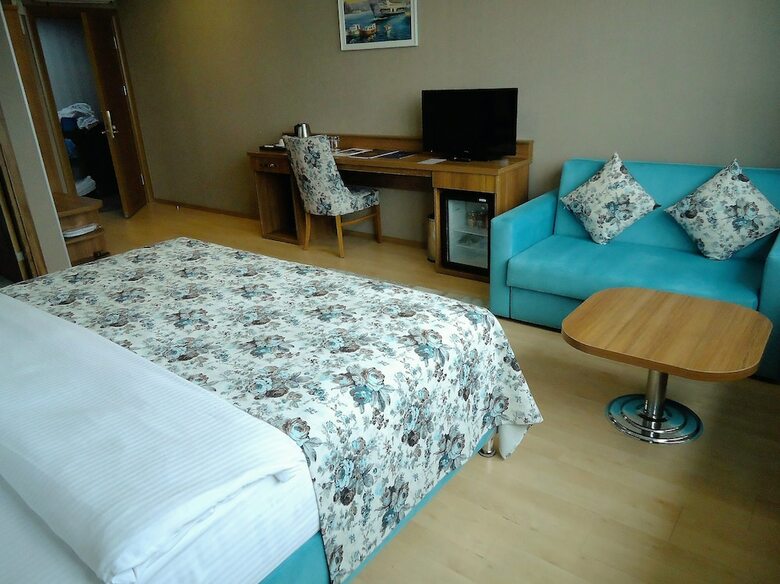Golden Lounge Hotel
