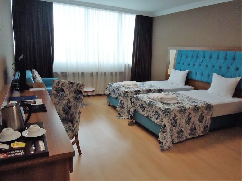 Golden Lounge Hotel