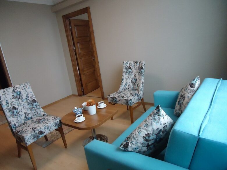 Golden Lounge Hotel