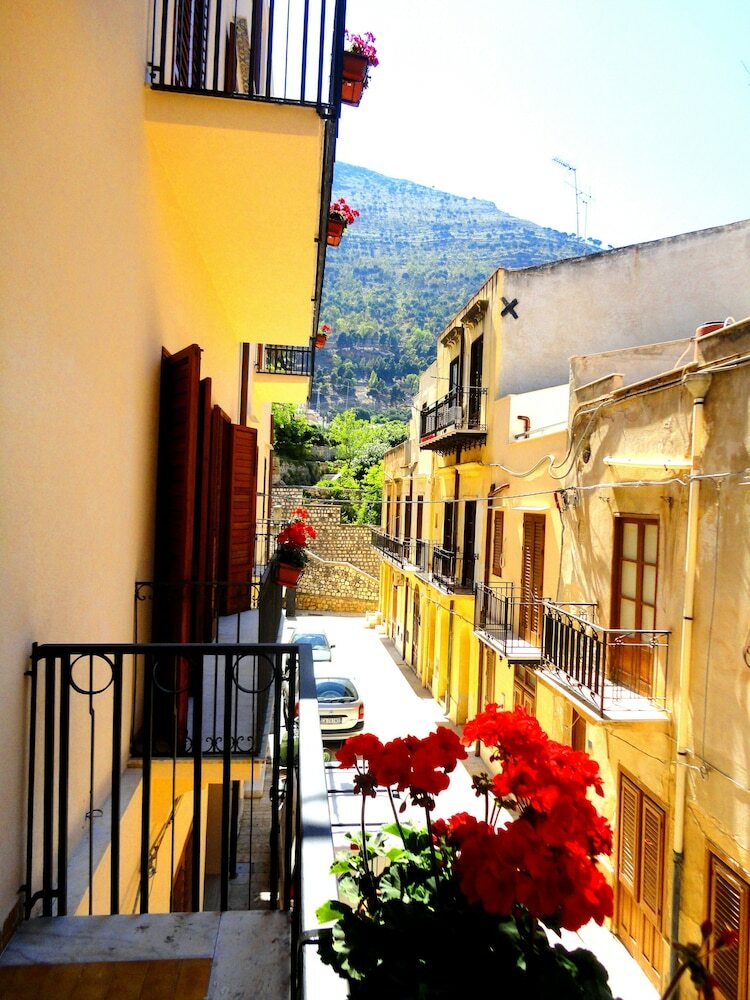 Hotel Badia Rooms & Breakfast