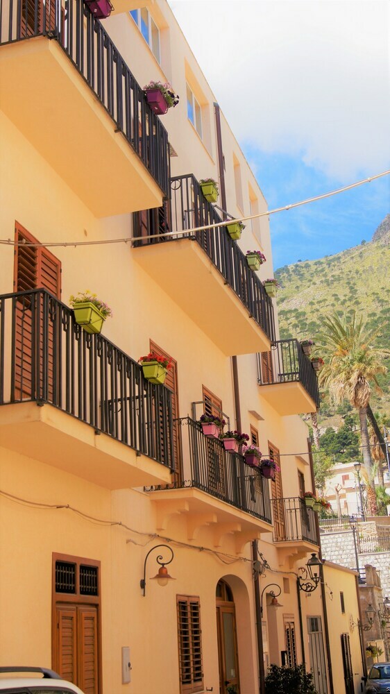 Hotel Badia Rooms & Breakfast