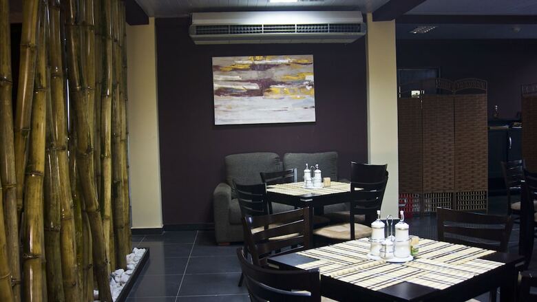 M Suites Hotel