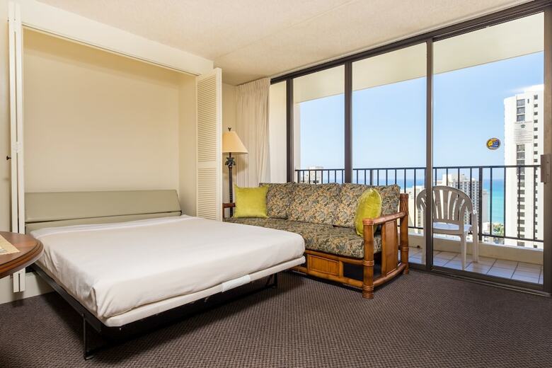 Sweetwater At Waikiki, A Vri Resort