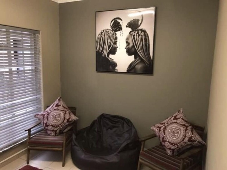 Hotel Aerotropolis Guest Lodge