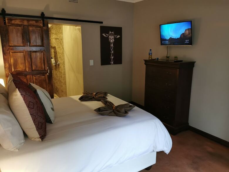 Hotel Aerotropolis Guest Lodge