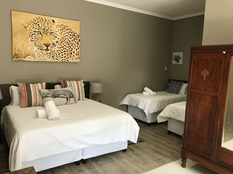 Hotel Aerotropolis Guest Lodge