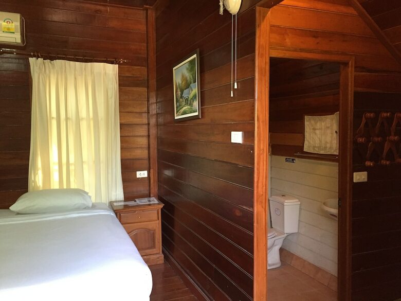 Hotel Baan Ing Khao Resort