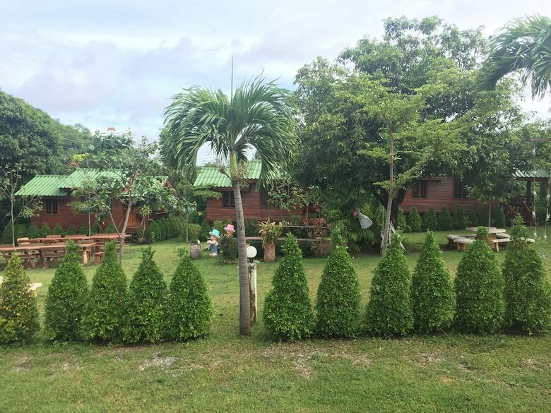 Hotel Baan Ing Khao Resort