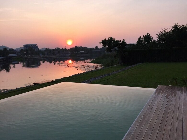 The Glory River Kwai Hotel