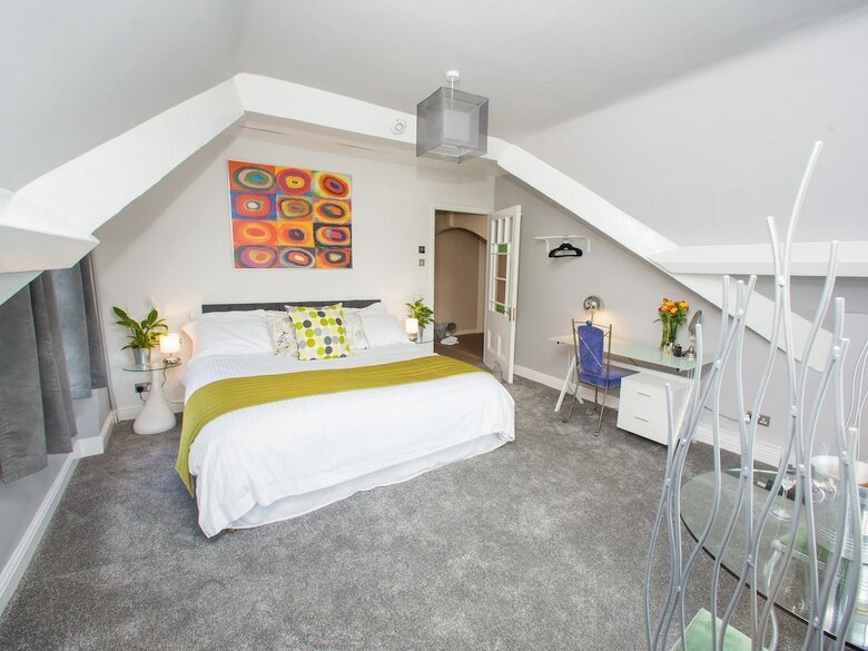 Hotel James Place @ Brynawel