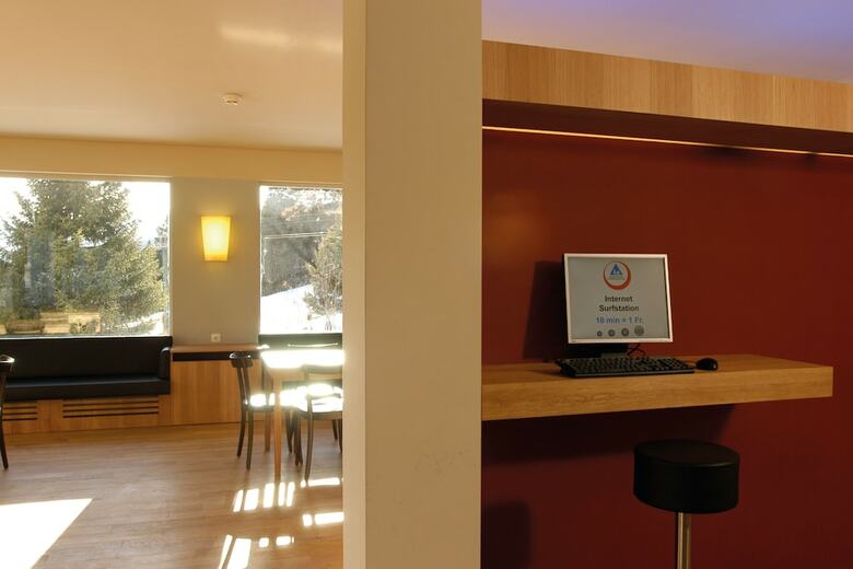 Hostal Youth Hostel Valbella