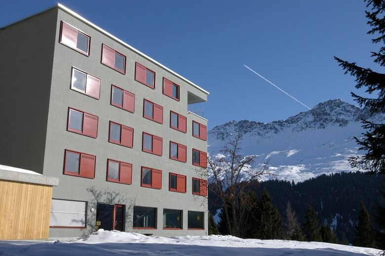 Hostal Youth Hostel Valbella