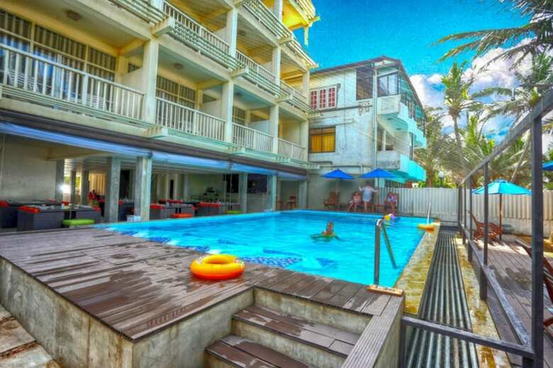 Beacon Beach Hotel