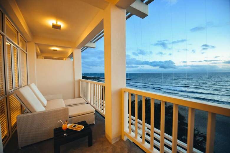 Beacon Beach Hotel
