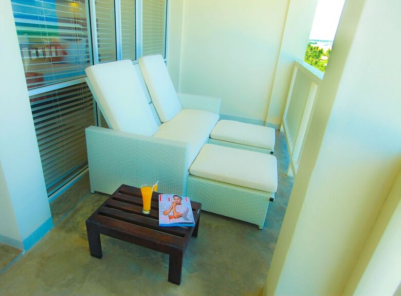 Beacon Beach Hotel